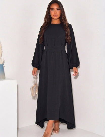 Langes Kleid mit Gürtel