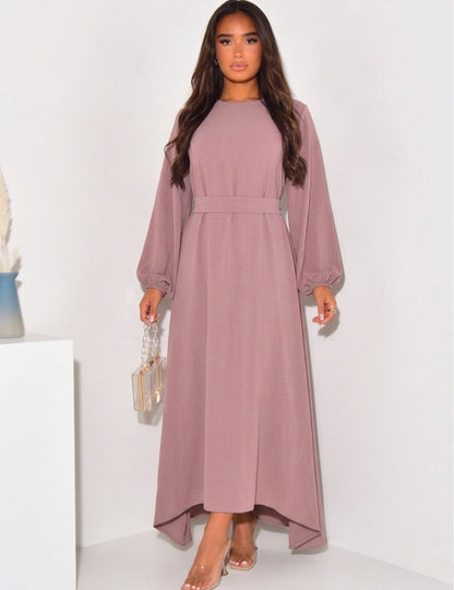 Langes Kleid mit Gürtel